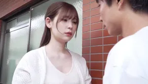 Anh xã tẻ nhạt, vợ nhận ra cậu thanh niên nhà đối diện tốt hơn