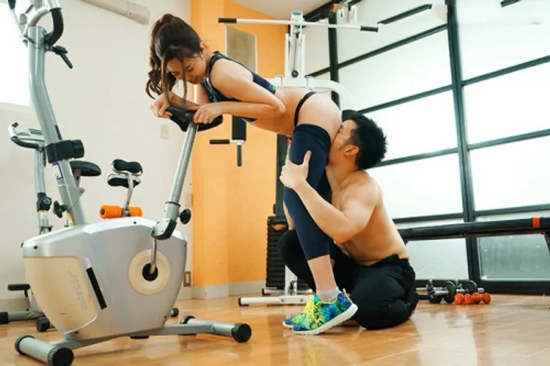 Xin người chồng đi tập gym, người vợ "đi ngoài" với anh pt